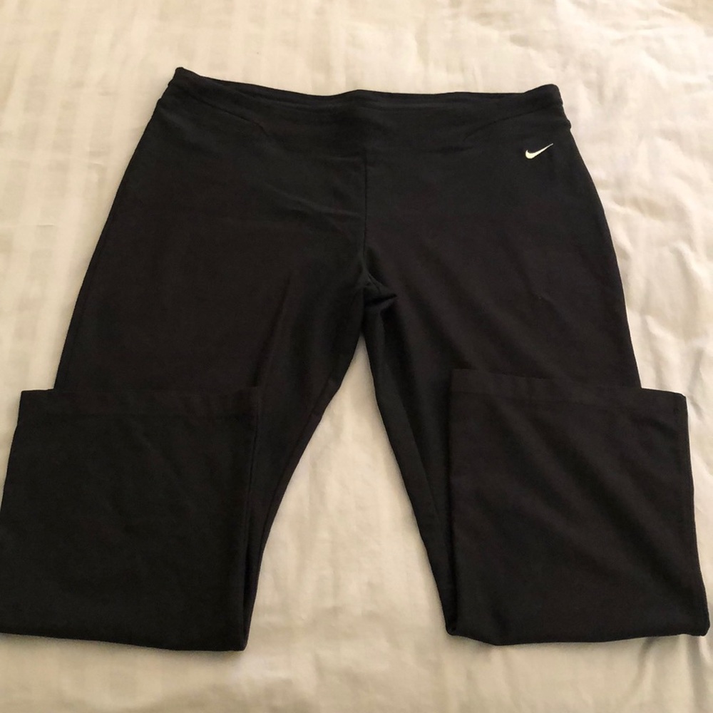 Women’s Nike athletic leggings Capri